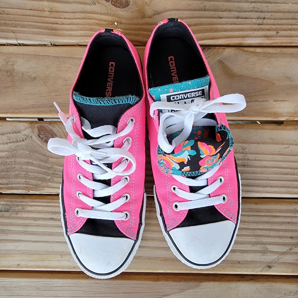 Converse Pink & Black Low-Top Sneakers W/ Graphics Junior Size 5